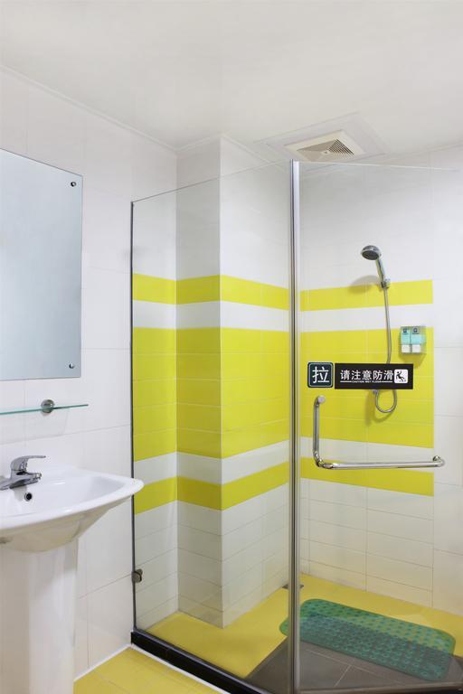 7Days Inn Wuhan Fanhu Metro Station Номер фото